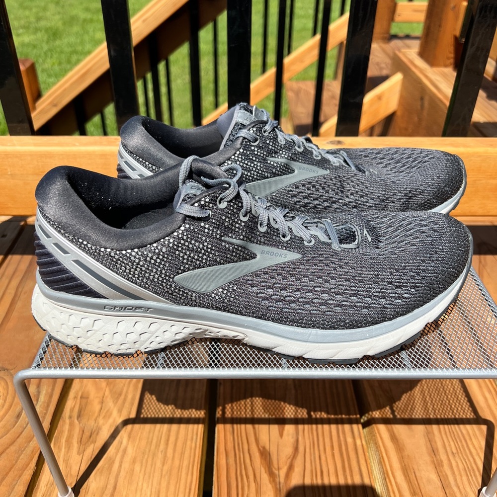 Brooks Ghost 11 Gray - 1102881D003 - Medium width D - Mens Size 10.5